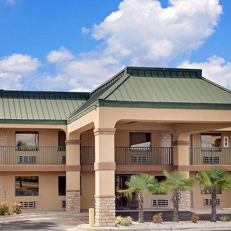 Super 8 By Wyndham Byron/South Macon Otel Dış mekan fotoğraf