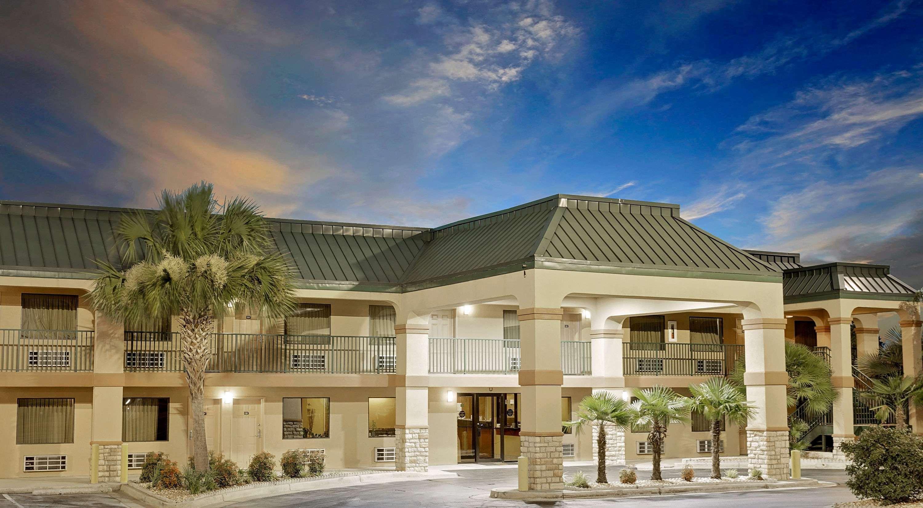 Super 8 By Wyndham Byron/South Macon Otel Dış mekan fotoğraf