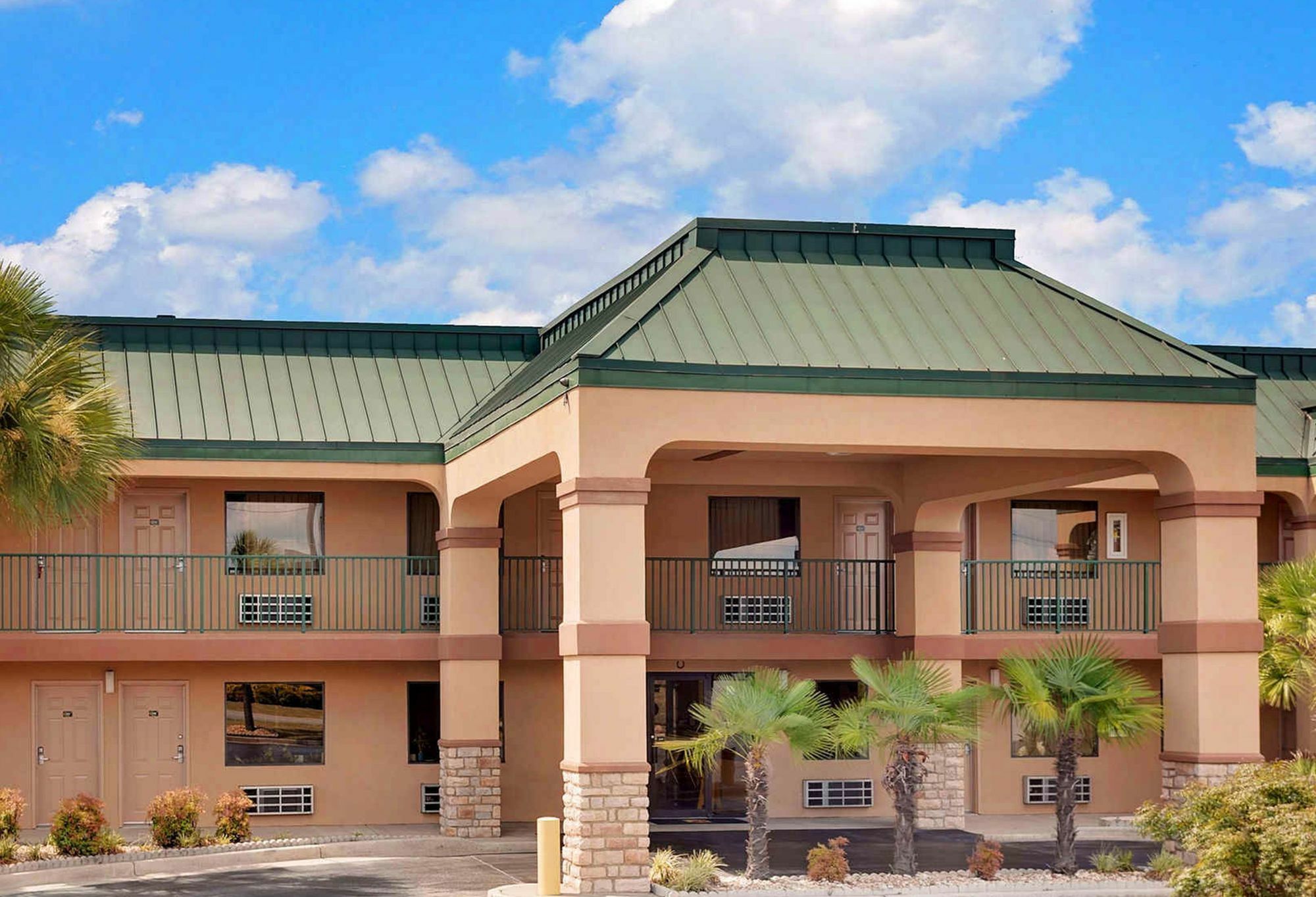 Super 8 By Wyndham Byron/South Macon Otel Dış mekan fotoğraf